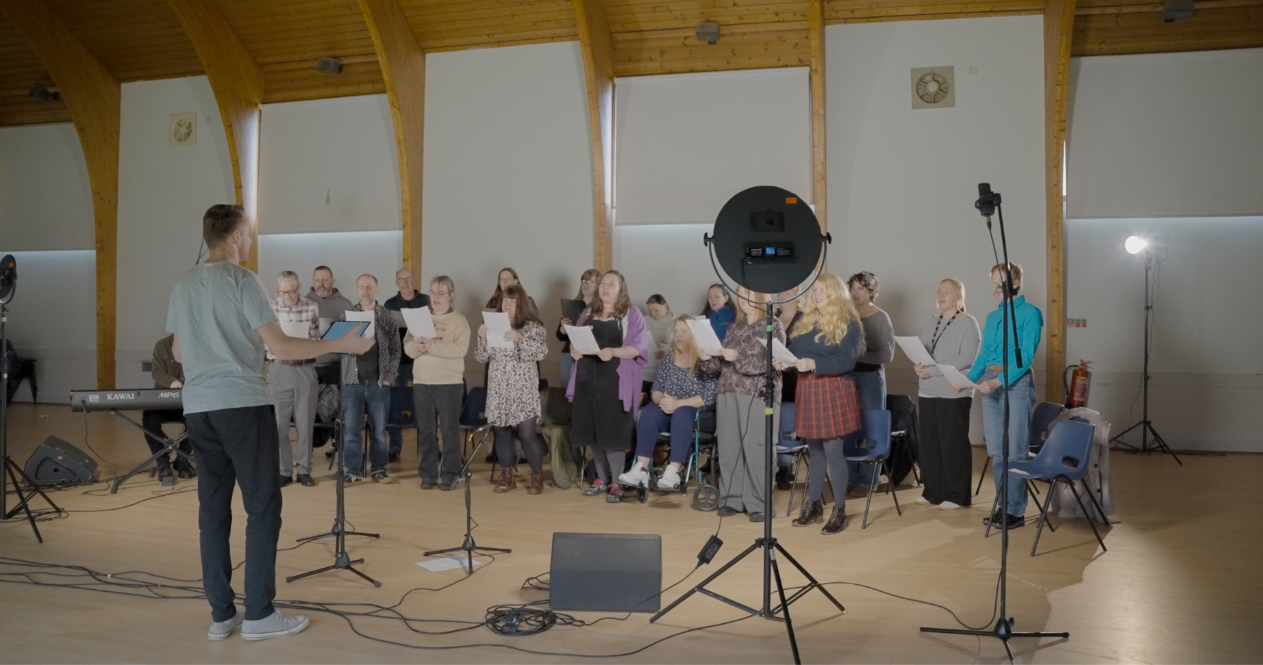 Mae gofalwyr di-dâl ym Mhen-y-bont ar Ogwr yn gofyn ‘Who Cares?’